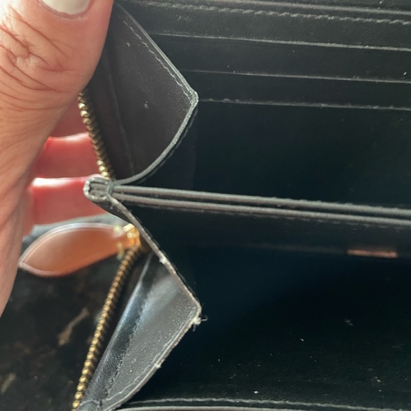 Louis Vuitton - Picture 12 of 12